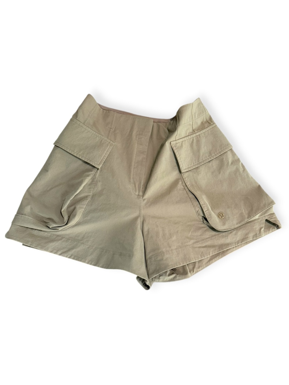 Lululemon Relaxed Fit Super High Rise Cargo Shorts bold beige  Size 8